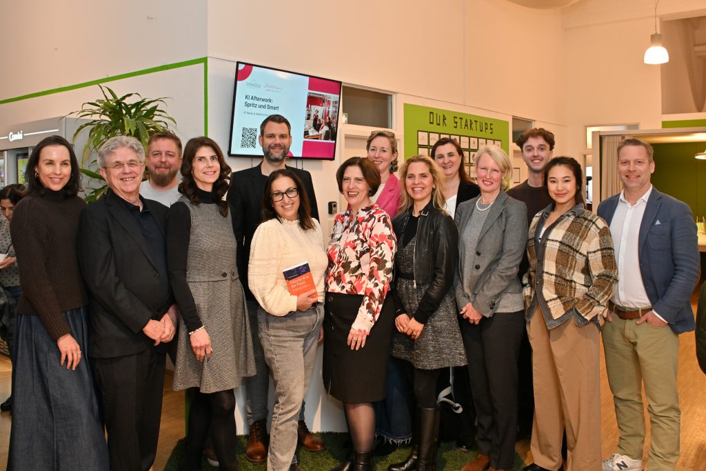 Gruppenfoto von den Teilnehmern der KI Business School bei einem Netzwerk Event
