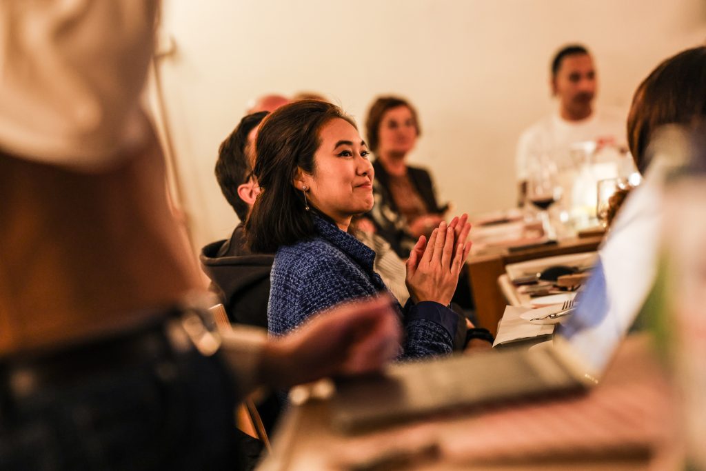 Teilnehmerin applaudiert beim Ki Afterwork